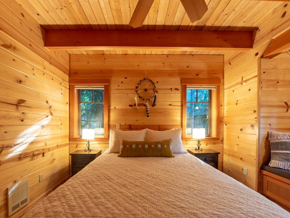 On The River Wooded Bliss Cabin Near Loloma McKenzie Bridge Exterior photo