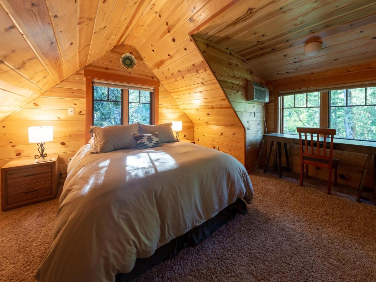 On The River Wooded Bliss Cabin Near Loloma McKenzie Bridge Exterior photo