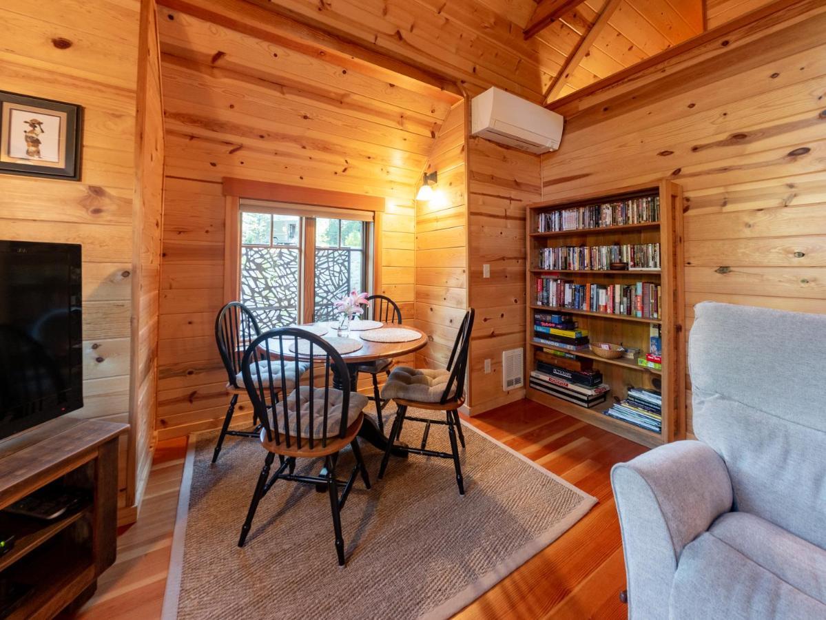 On The River Wooded Bliss Cabin Near Loloma McKenzie Bridge Exterior photo