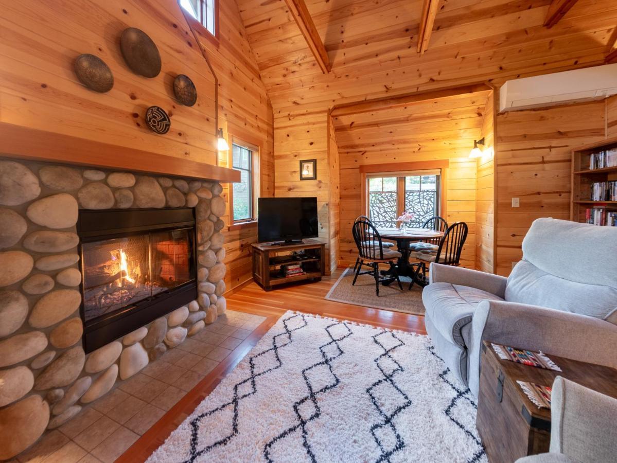 On The River Wooded Bliss Cabin Near Loloma McKenzie Bridge Exterior photo